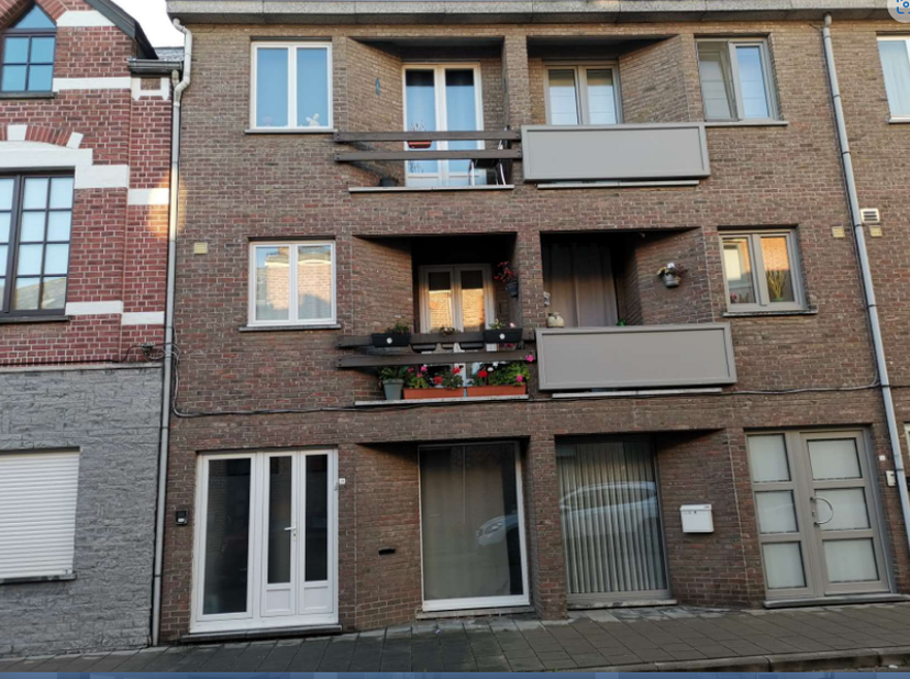 VOOR MEER INFORMATIE, VRAGEN NAAR MEVROUW WONG OP 0494 223412&lt;br /&gt;
&lt;br /&gt;
Gerenoveerd huis&lt;br /&gt;
Gelegen aan stadsrand Sint-Truiden met winkels op wa